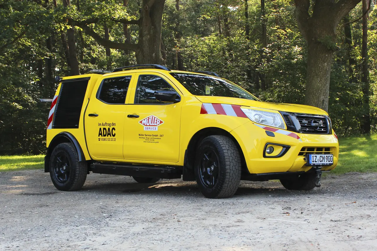 AWU Nissan Hubbrillenfahrzeug