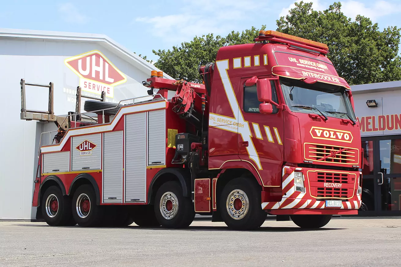 AWU mit Ladekran auf Volvo FH