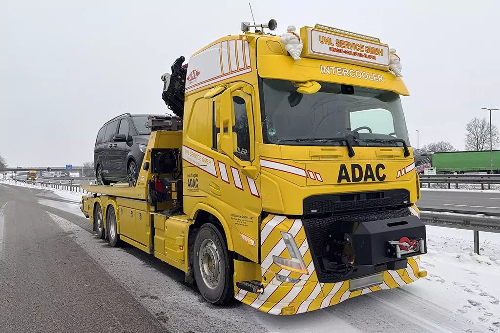 Abschleppdienst Volvo FH Adac mit Pkw